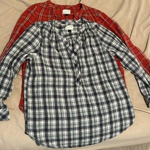 2 women’s long sleeve tops. Size XL. 1 green, 1 reddish-orange. Universal thread